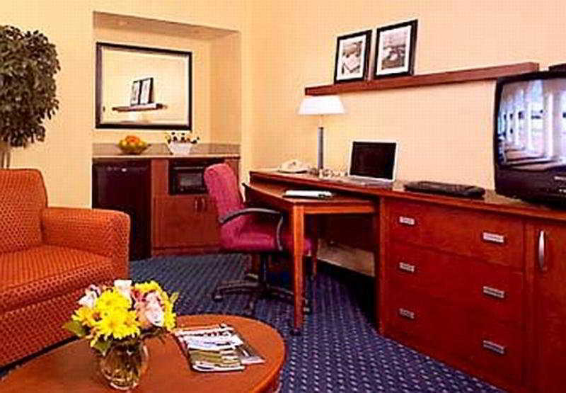 Courtyard St. Petersburg Clearwater Hotel Phòng bức ảnh